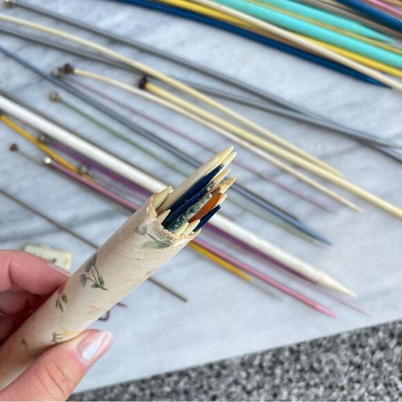 Vintage Huge Lot Misc Sized Knitting Crocheting Needles Pins Wood Plastic Metal - Picture 3 of 7